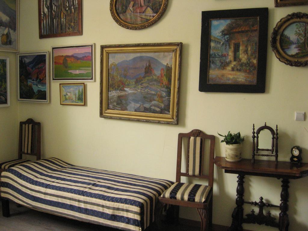 Vilni Kimnaty Hotel Мукачеве Екстериор снимка